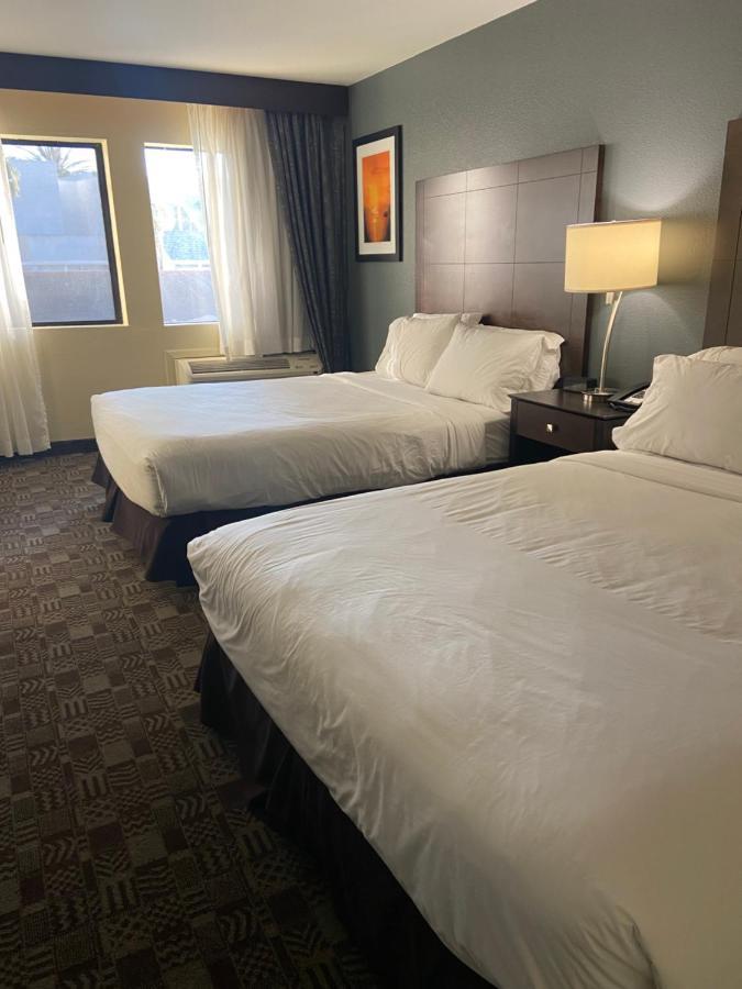 Express & Solana Beach-del Mar By Ihg Resort 3*